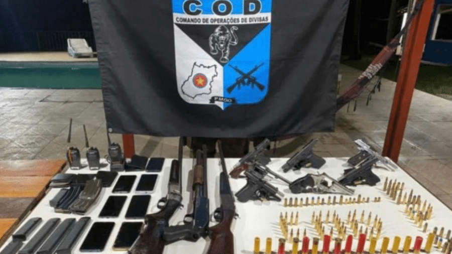 Polícia afirmou ter apreendido armas, munições e celulares no sítio - Divulgação/PM de Goiás