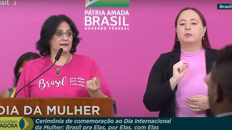 8.mar.22 - A ministra Damares Alves discursa em evento para o Dia Internacional da Mulher - Reprodução