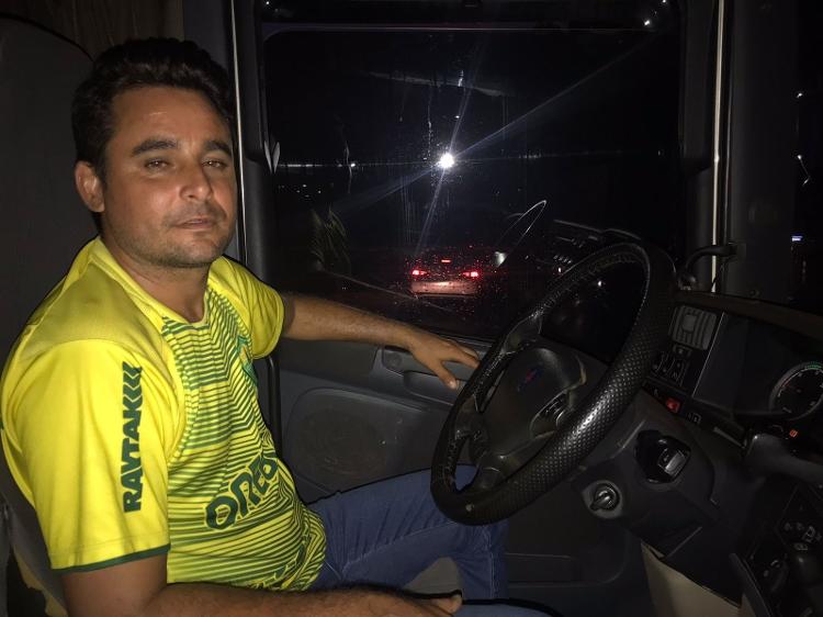 09.nov.2022 - O caminhoneiro Wagner Dávila, 36 anos, em Brasília - Kleyton Amorim/UOL - Kleyton Amorim/UOL