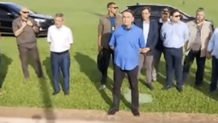 09.dez.22 - Presidente Jair Bolsonaro (PL) faz primeiro pronunciamento a apoiadores após derrota nas urnas - Reprodução/CNN Brasil