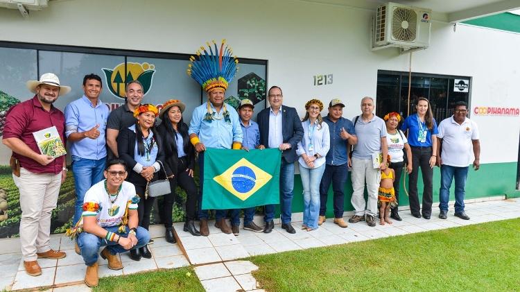 Comitiva visita a sede da Coopihanama, em Campo Novo dos Parecis (MT) - Mário Vilela/Funai - Mário Vilela/Funai