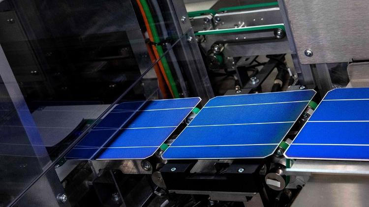 Linha de produção de células do tipo tandem na fábrica da Oxford Photovoltaics, na Alemanha