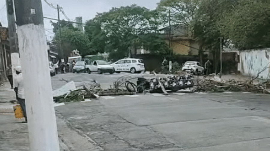 Rua do Campo Limpo com passagem interditada