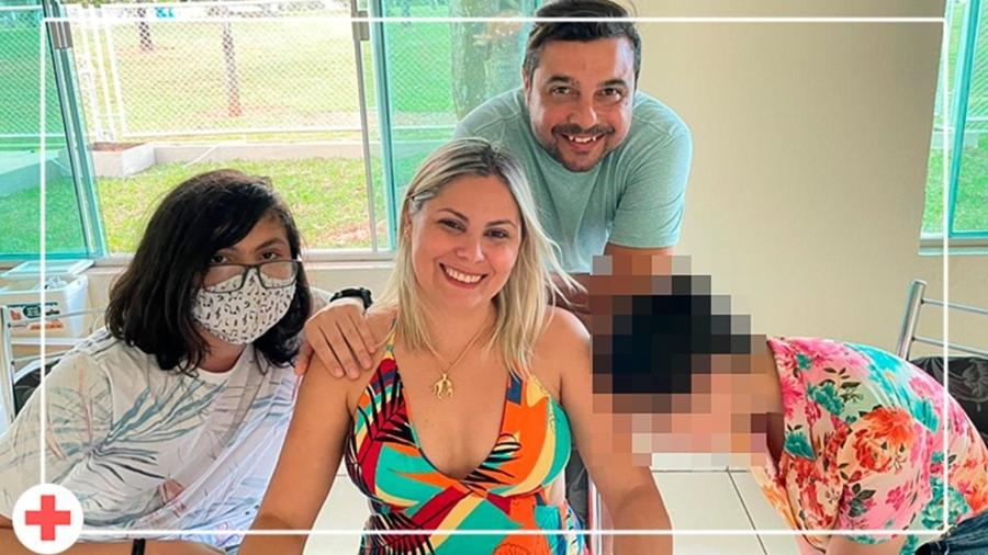 Com dois filhos autistas, Francisca Braga recorreu à Justiça para recuperar plano de saúde cancelado - Arte/UOL sobre Arquivo Pessoal