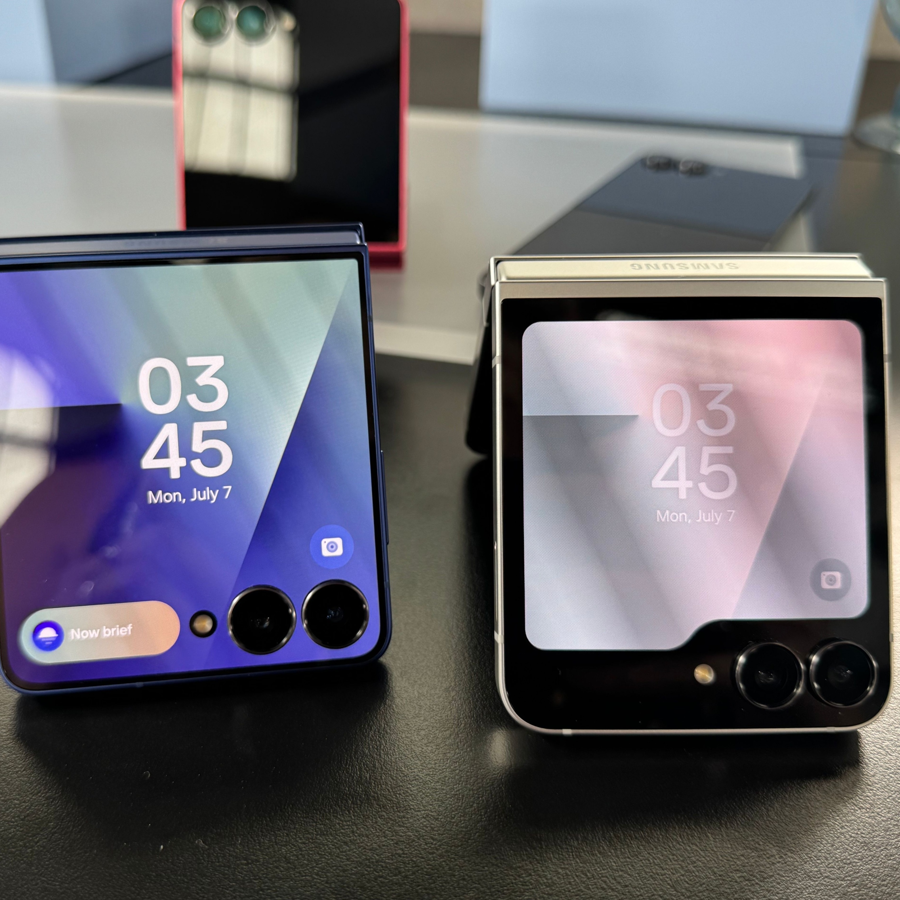 Galaxy Z Flip 7 e Z Flip 7 FE: Samsung lança dobrável compacto