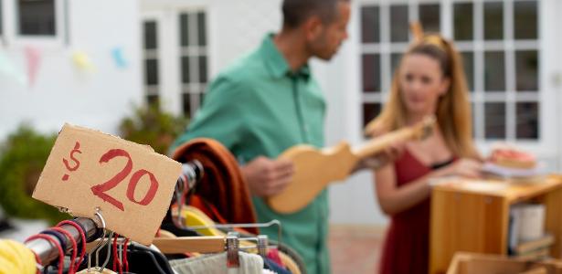 Não é só falta de dinheiro: o que mantém 80% das famílias endividadas?