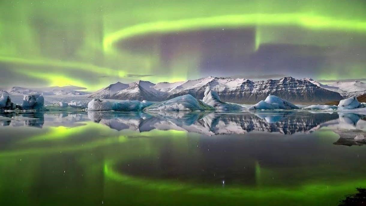 No hemisfério norte, a aurora polar é chamada "boreal". No hemisfério sul, chama-se aurora austral - James Woodend