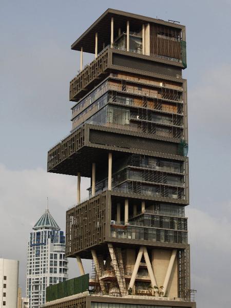 A Torre Antilia, em bairro residencial do sul de Mumbai (Índia)