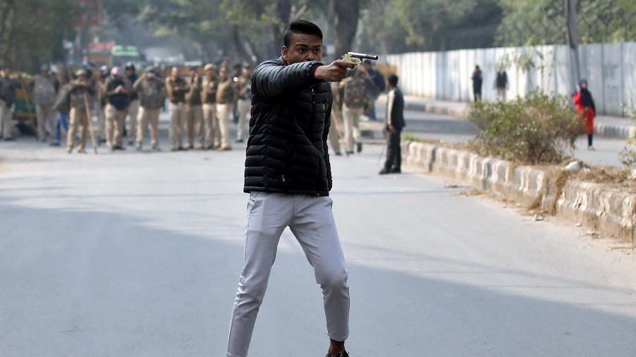 Homem abre fogo contra estudante em protesto na Índia - REUTERS/Danish Siddiqui