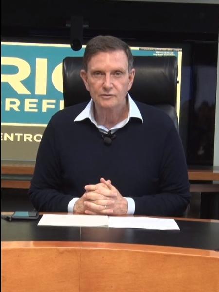 O prefeito do Rio de Janeiro, Marcelo Crivella, durante transmissão ao vivo nas redes sociais - Reprodução/Facebook/Marcelo Crivella