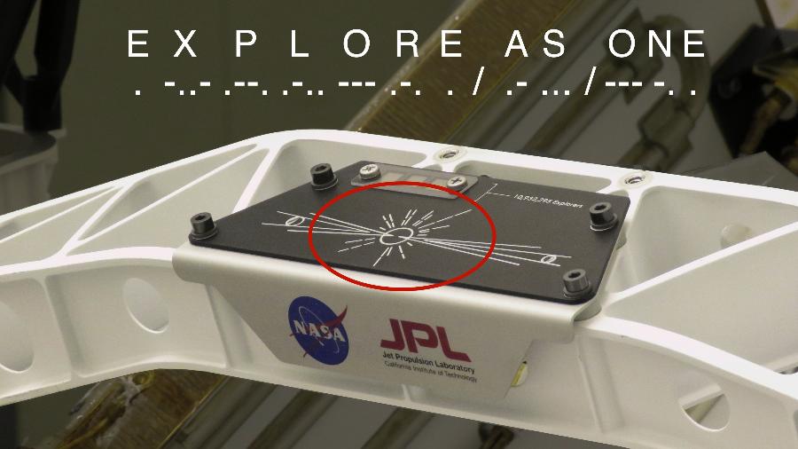 A mensagem "explorar como um só" está escrita no rover em código Morse - Divulgação/NASA