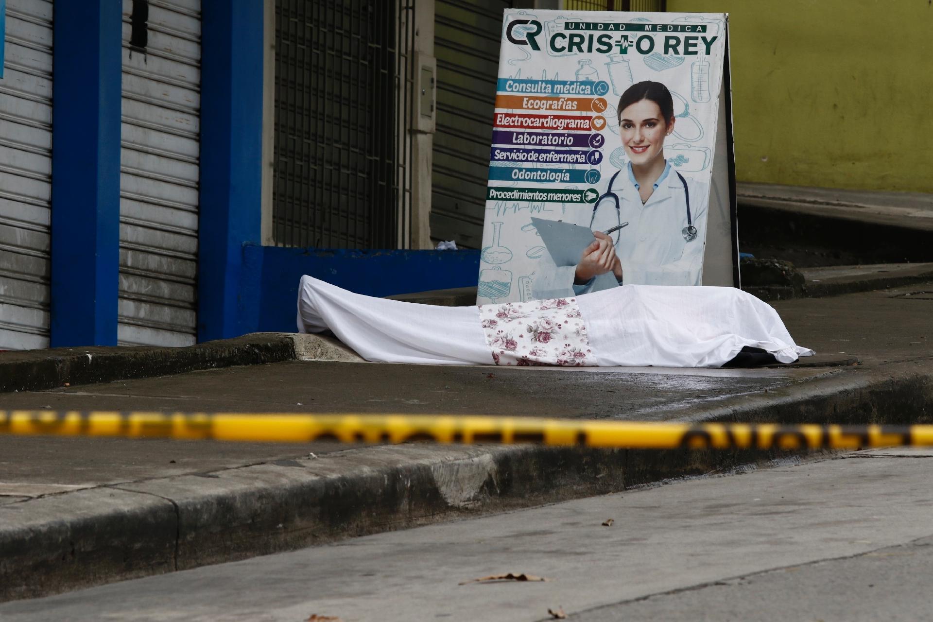 Coronavírus: Equador tem dificuldade para recolher corpos em casas ...