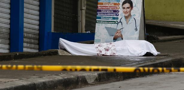 Corpos ficam espalhados nas ruas de Guaiaquil durante a pandemia do novo coronavírus