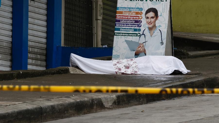 Corpos ficam espalhados nas ruas de Guayaquil durante a pandemia do novo coronavírus - Jimmy Negrete/EFE