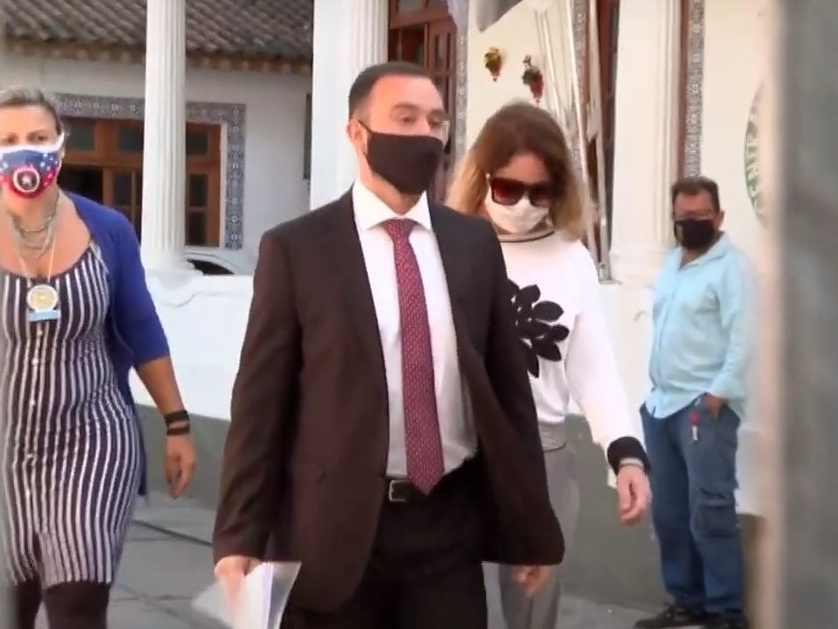 Em áudio, mulher de Queiroz chora e pergunta: 'Qual o problema? Vão matar?'