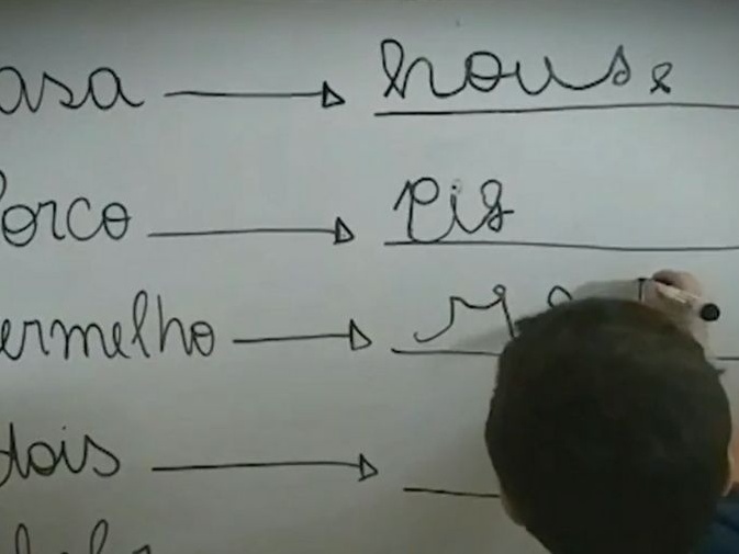 Menino de 3 anos de Roraima sabe inglês, russo, toca teclado e faz cálculos