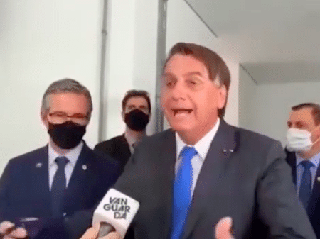 Jair Bolsonaro manda repórter calar a boca - reprodução G1