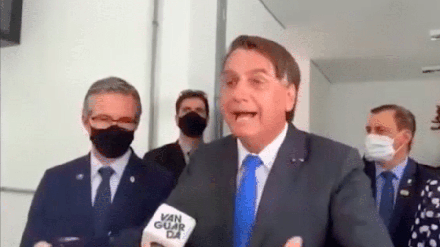Jair Bolsonaro manda repórter calar a boca - reprodução G1