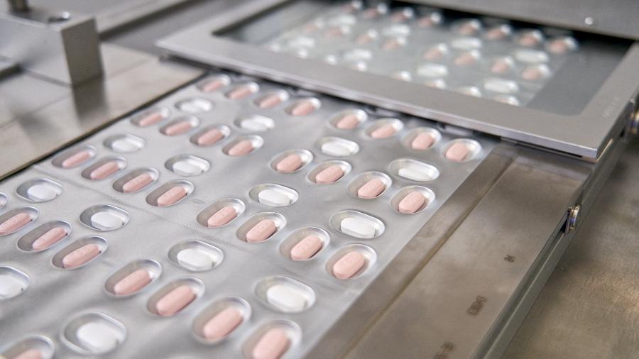 Paxlovid, a pílula da Pfizer contra a covid-19, é aprovada pela Agência Europeia de Medicamentos (EMA)  - Reuters