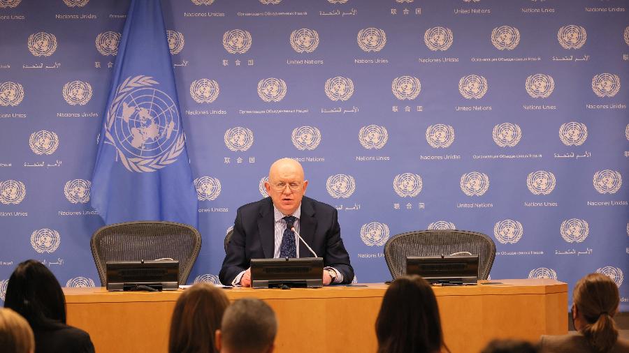Embaixador da Rússia, Vassily Nebenzia, participou de coletiva de imprensa nesta segunda-feira (28) na ONU - Michael M. Santiago/AFP