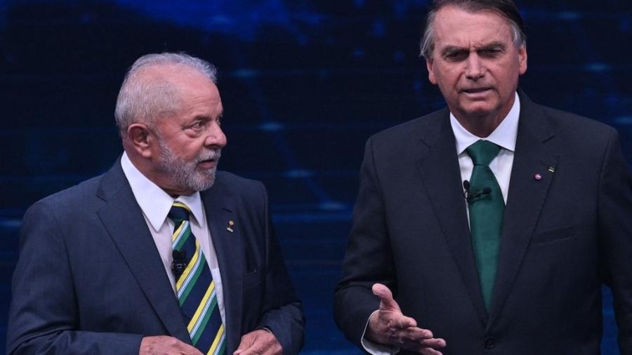 Jair Bolsonaro e Luiz Inácio Lula da Silva durante debate antes do segundo turno das eleições - 16.out.2022 - Nelson Almeida/AFP