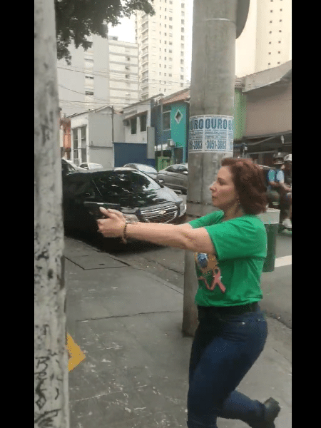 Carla Zambelli sacou arma e apontou contra homem no meio de rua na região central de São Paulo - Reprodução