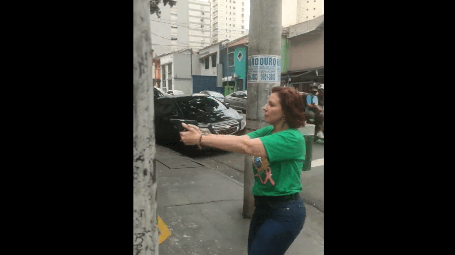 Carla Zambelli sacou arma e apontou contra homem no meio de rua na região central de São Paulo - Reprodução
