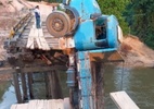 Vídeo: caminhão fica pendurado após ponte ceder em Goianésia do Pará - Reprodução