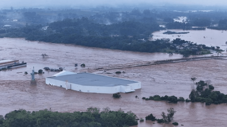 Região de loja da Havan em Lajeado (RS) foi tomada pela água