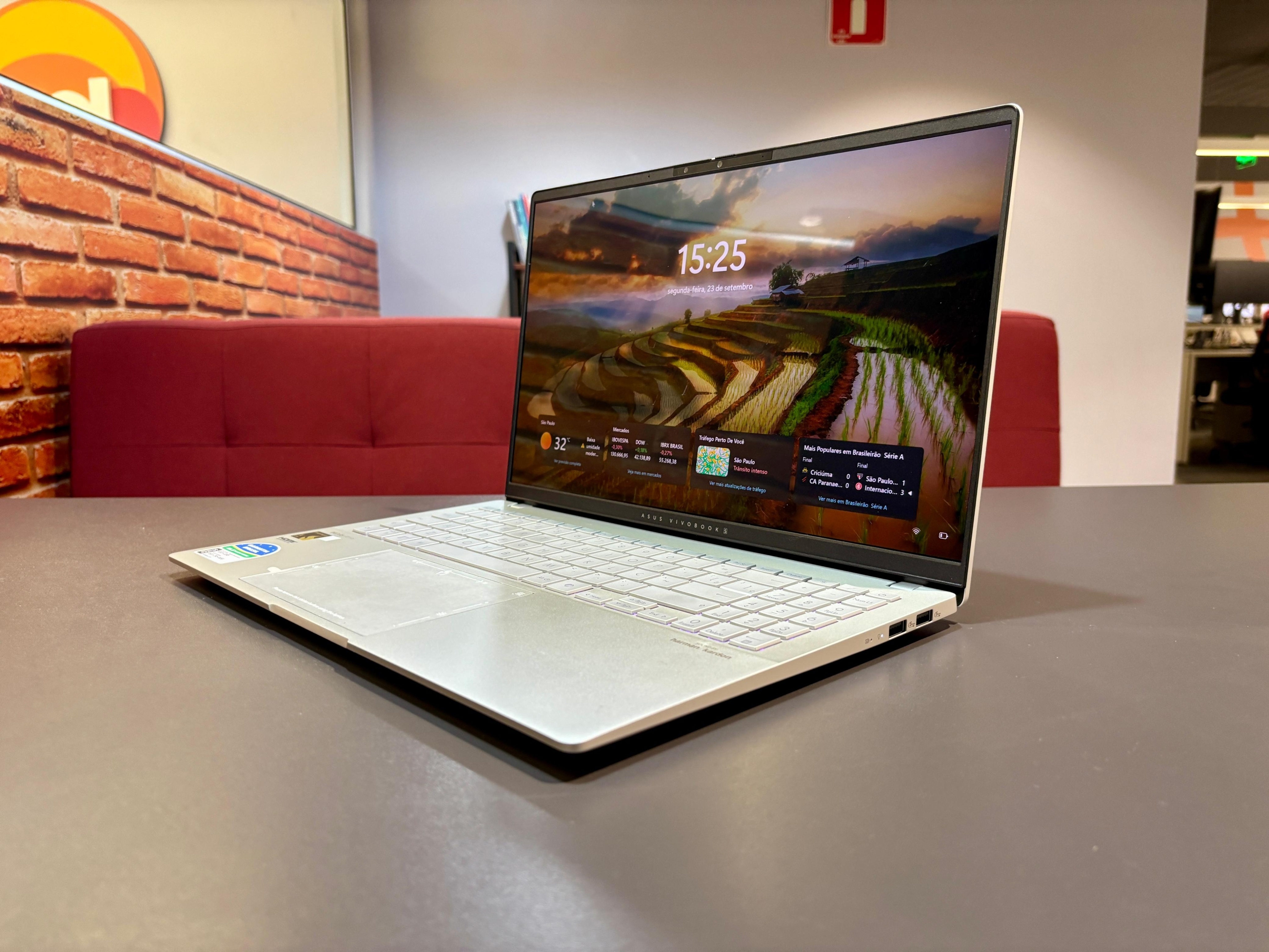 Review Asus Vivobook S15 com IA Copilot e Snapdragon X Elite