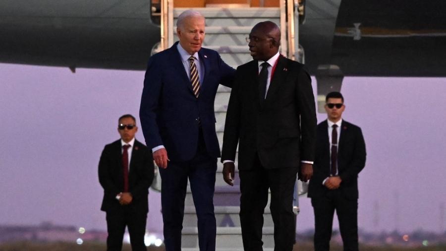 2.dez.2024 - Biden chega a Angola