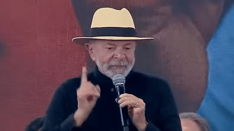 Lula prepara a negociação do tarifaço envolvendo o empresariado enquanto 'oferece' jabuticabas a Trump, ao passo que a direita se reorganiza, todos de olho em 2026 Lula prepara a negociação do tarifaço envolvendo o empresariado enquanto 'oferece' jabuticabas a Trump, ao passo que a direita se reorganiza, todos de olho em 2026