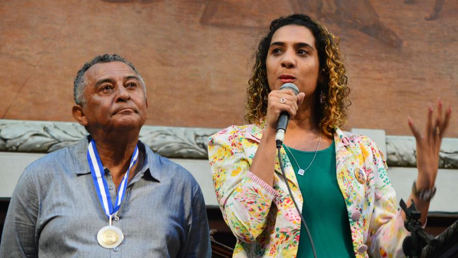 10.dez.2018 - Pai e irmã de Marielle Franco recebem medalha em nome da vereadora, assassinada há nove meses - PAULO CARNEIRO/AGÊNCIA O DIA/AGÊNCIA O DIA/ESTADÃO CONTEÚDO