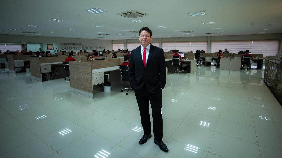 O empresário Oséias Gomes abriu a Odonto Excellence Franchising em 2009 - Divulgação