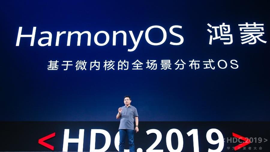 Richard Yu, executivo de aparelhos da Huawei, apresenta HarmonyOS, novo sistema da empresa - Divulgação/Huawei