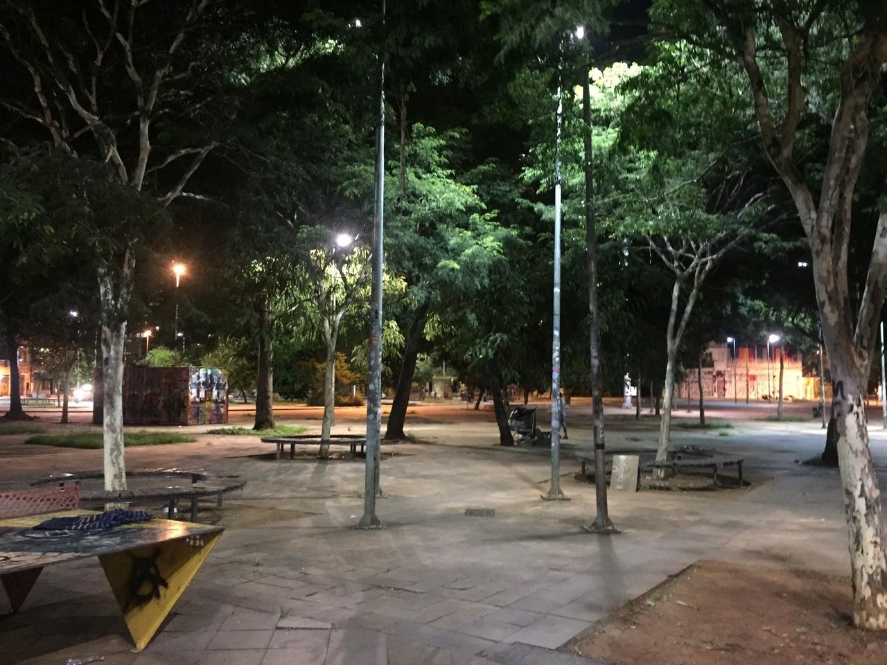 Ruas boêmias de SP ficam desertas no 1º dia de toque de recolher