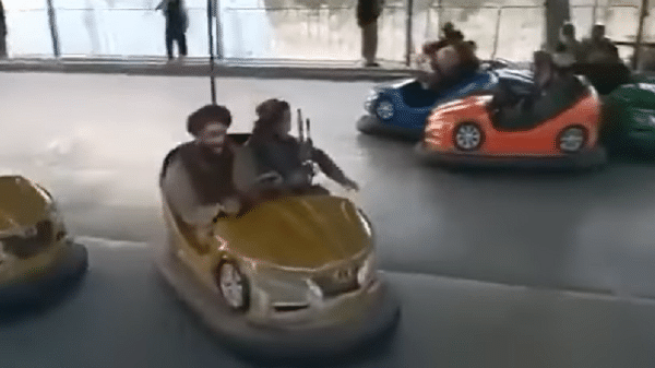 Vídeo mostram membros do Taleban em parque de diversões em Cabul, no Afeganistão - Reprodução/Redes sociais