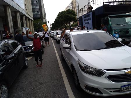 Fotos: Greve dos caminhoneiros faz taxista apelar para álcool de cozinha  para abastecer carro