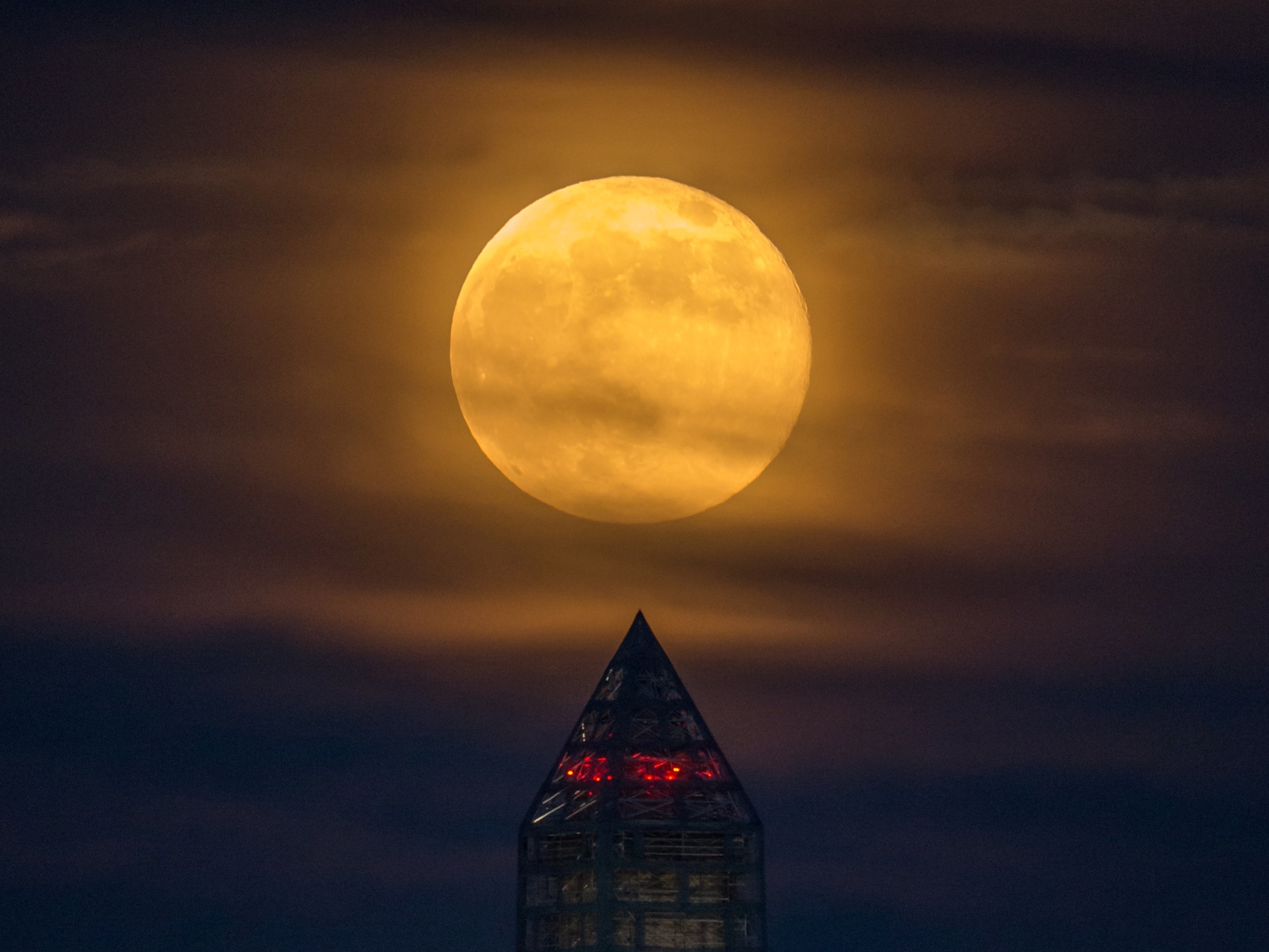 Lua Cheia de Morango 2023: o que é? Descubra este fenómeno celeste único 