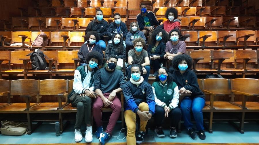 Próprios alunos negros da USP criaram uma rede de proteção, o coletivo negro chamado de Núcleo Ayé - Reprodução/Arquivo pessoal