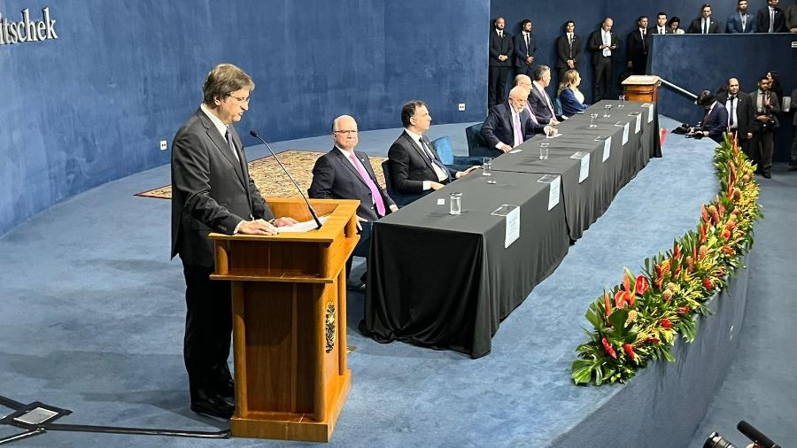 Paulo Gonet discursa na posse como PGR em Brasília com a presença do presidente Lula