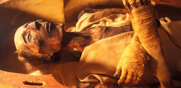 Faraó poderoso, Ramsés 2º 'ganha' rosto com ajuda de múmia e crânios doados