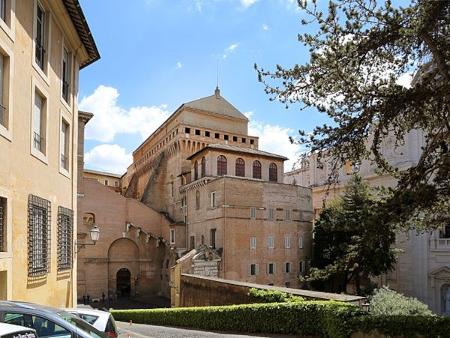 Capela Sistina, parte do Palácio Apostólico e local onde são realizados os conclaves. Capela Sistina, parte do Palácio Apostólico e local onde são realizados os conclaves.