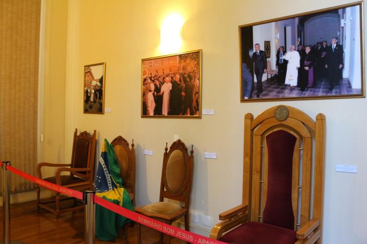 Parte da 'Ala Pontifícia' com cadeiras usadas pelos papas João Paulo 2º, Bento 16 e Francisco Parte da 'Ala Pontifícia' com cadeiras usadas pelos papas João Paulo 2º, Bento 16 e Francisco