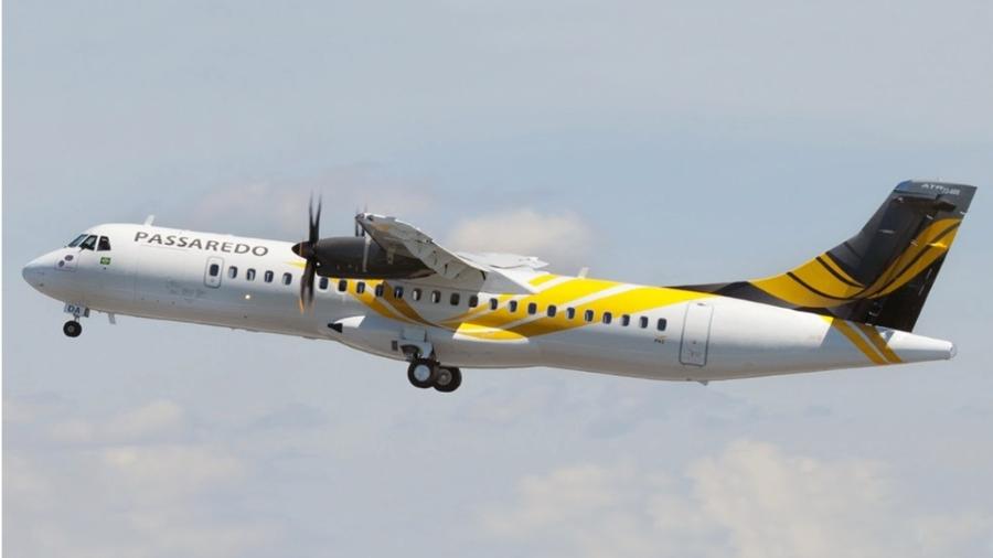 Avião turbo-hélice ATR 72 da Passaredo