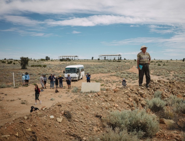 Turistas visitam antigo local de teste de armas atômicas em Maralinga, na Austrália - Adam Ferguson/The New York Times