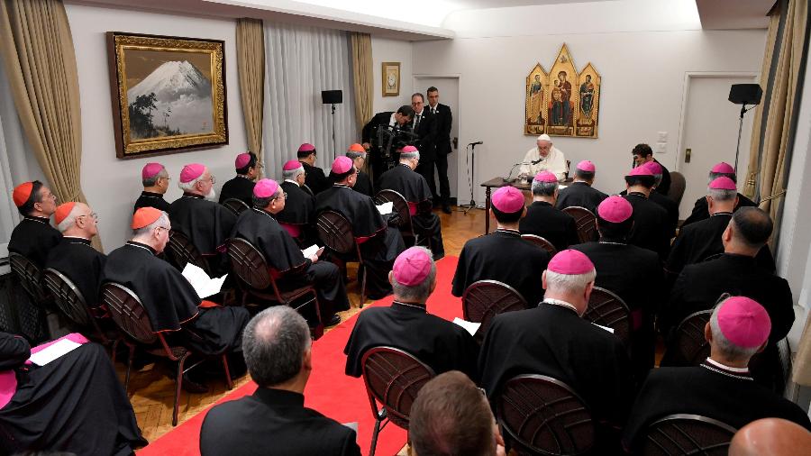 O papa Francisco fala em encontro com bispos em Tóquio, no Japão - Vatican Media/Reuters