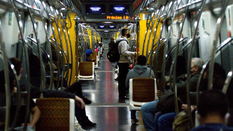 24.mai.2020 - Registro do movimento de passageiros na estação Paulista da Linha 4-Amarela do Metrô de São Paulo - Bruno Escolastico/Photopress/Estadão Conteúdo