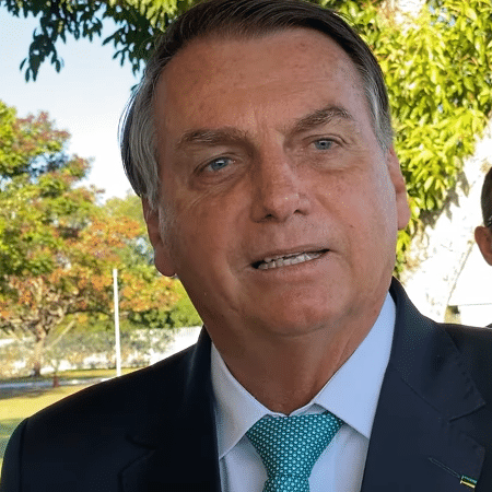 01.jun.21 - Presidente Jair Bolsonaro (sem partido) fala a apoiadores na frente do Palácio do Alvorada - Reprodução/Foco do Brasil