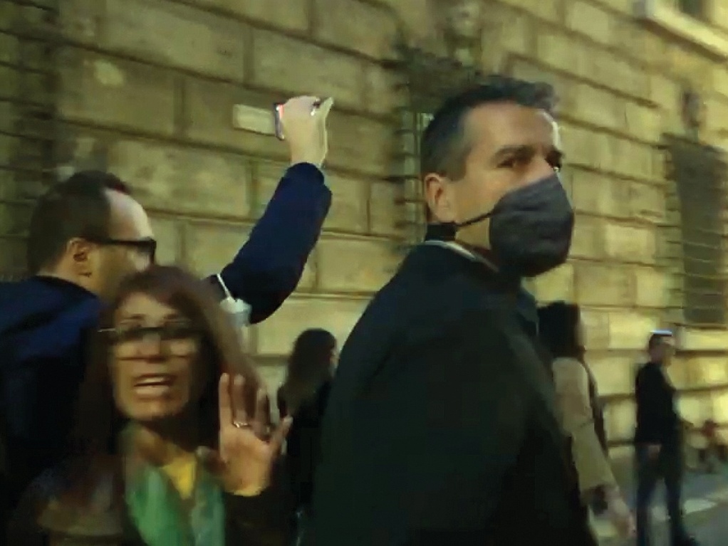 De Londres, BBC cobra do governo Bolsonaro "segurança de jornalistas"